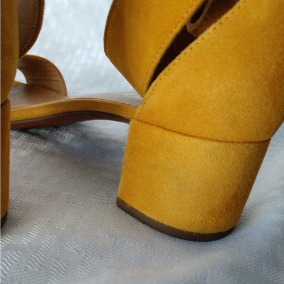 Franco Sarto Low Heeled Yellow Sandals Size 9 - Picture 4 of 8